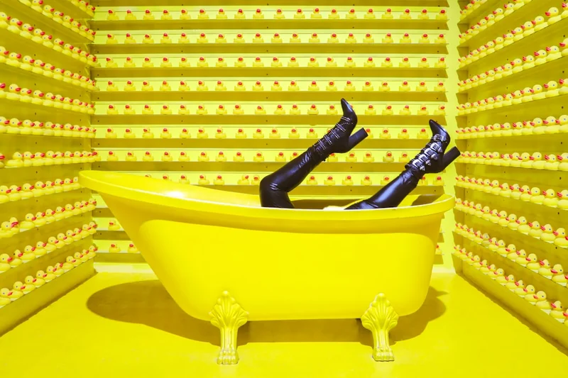 Ristrutturazione bagno completa - vasca moderna in ambiente rinnovato